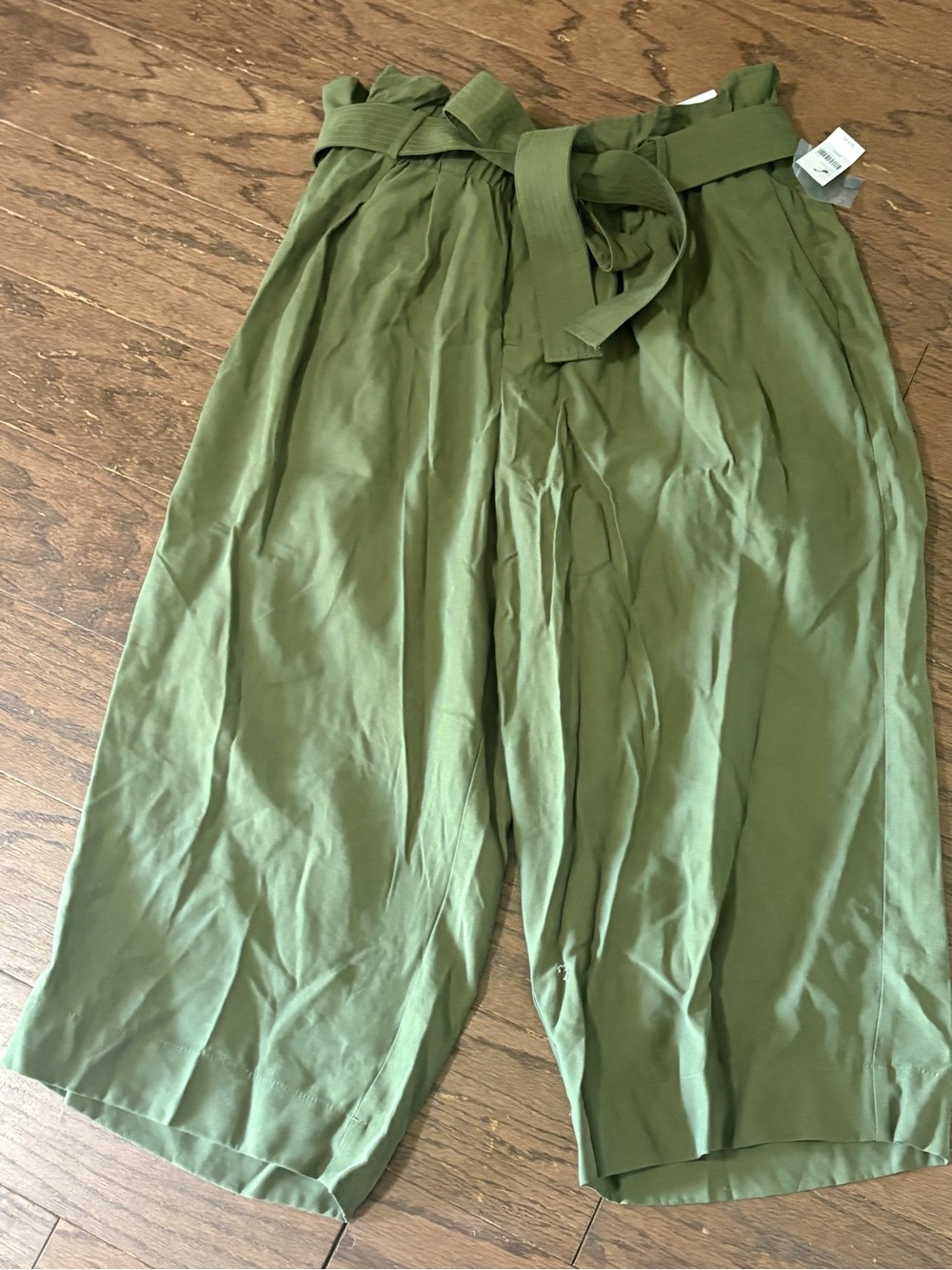 NWT Lane Bryant Olive Green Paperbag Waist Capris sz. 20petite